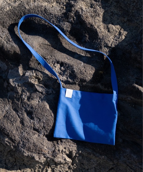 CASPER JOHN（キャスパージョン）の「Canvas shoulder bag/キャンバスショルダーバッグ（ショルダーバッグ・メンズ・グリーン/ホワイト/ラベンダー/ネイビー/オレンジ/オリーブ/ブラック/グレイッシュベージュ/ブルー/ナチュラル・FREE）」の8枚目の写真