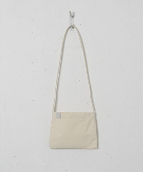 CASPER JOHN（キャスパージョン）の「Canvas shoulder bag/キャンバスショルダーバッグ（ショルダーバッグ・メンズ・グリーン/ホワイト/ラベンダー/ネイビー/オレンジ/オリーブ/ブラック/グレイッシュベージュ/ブルー/ナチュラル・FREE）」の16枚目の写真