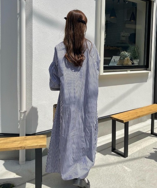 moment+（モーメントプラス）の「バンドカラー袖ボリューム　ストライプシャツワンピース（シャツワンピース・レディース・サックスブルー/ブラック/ネイビー・M）」の6枚目の写真