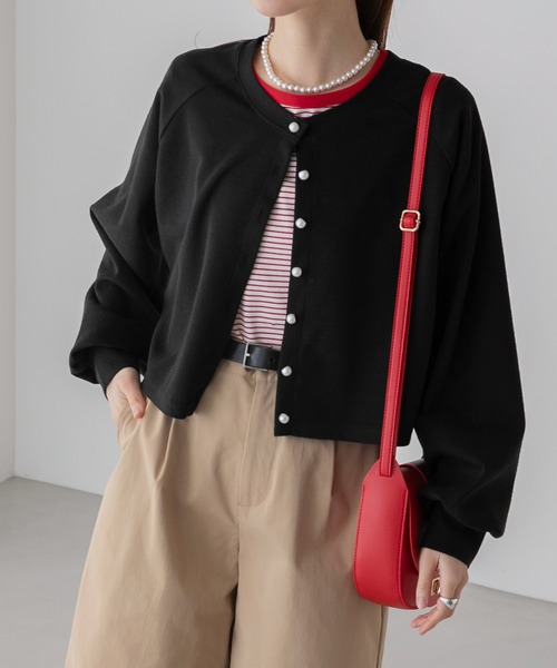 BONLECILL（ボンルシール）の「2way 袖ボリュームクロップドパールボタンカーディガン（カーディガン/ボレロ・レディース・ブラック系/ネイビー/オレンジ/グリーン/ブルー/ブラック/アイボリー/レッド/ネイビー系・FREE）」の21枚目の写真