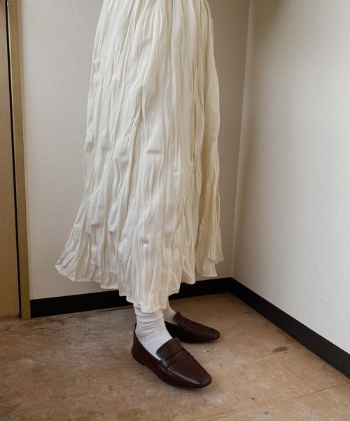 Reurie'（レウリィ）の「【ZOZO限定】ワッシャープリーツスカート / しわ加工 ロング丈 フレア ティアード プリーツ ロングスカート ウエストゴム 低身長   ホワイト ブラック 白 黒（スカート・レディース・ブラック/アイボリー・FREE）」の13枚目の写真