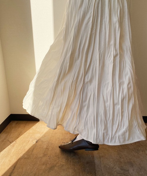 Reurie'（レウリィ）の「【ZOZO限定】ワッシャープリーツスカート / しわ加工 ロング丈 フレア ティアード プリーツ ロングスカート ウエストゴム 低身長   ホワイト ブラック 白 黒（スカート・レディース・ブラック/アイボリー・FREE）」の16枚目の写真