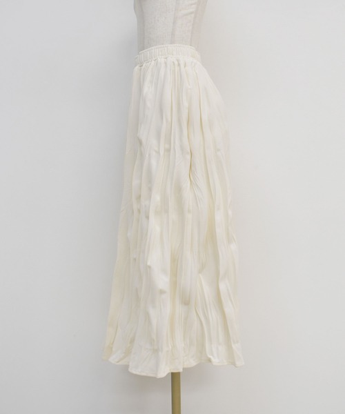 Reurie'（レウリィ）の「【ZOZO限定】ワッシャープリーツスカート / しわ加工 ロング丈 フレア ティアード プリーツ ロングスカート ウエストゴム 低身長   ホワイト ブラック 白 黒（スカート・レディース・ブラック/アイボリー・FREE）」の7枚目の写真