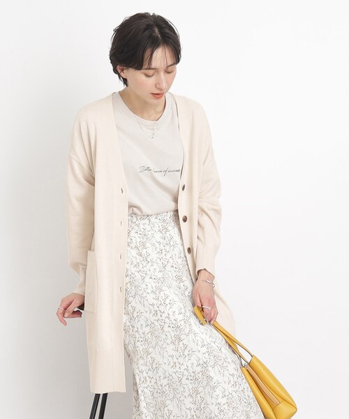 SHOO・LA・RUE（シューラルー）の「◆【気になるヒップ周りも安心な着丈】さらり綺麗なVネックカーディガン（カーディガン/ボレロ・レディース・ライトグリーン/ライトグレー/アイボリー/ブラック/ブルー・00）」の2枚目の写真