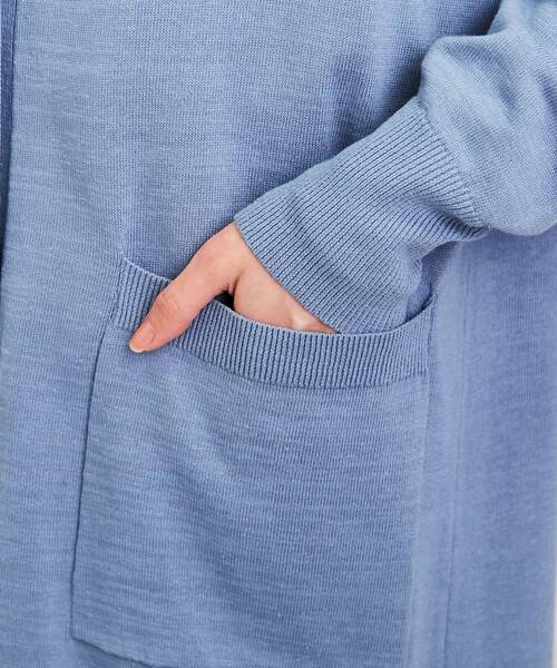 SHOO・LA・RUE（シューラルー）の「◆【気になるヒップ周りも安心な着丈】さらり綺麗なVネックカーディガン（カーディガン/ボレロ・レディース・ライトグリーン/ライトグレー/アイボリー/ブラック/ブルー・00）」の11枚目の写真