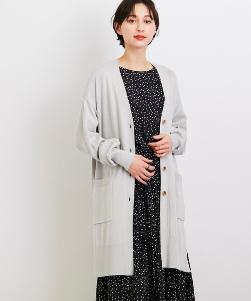 SHOO・LA・RUE（シューラルー）の「◆【気になるヒップ周りも安心な着丈】さらり綺麗なVネックカーディガン（カーディガン/ボレロ・レディース・ライトグリーン/ライトグレー/アイボリー/ブラック/ブルー・00）」の14枚目の写真