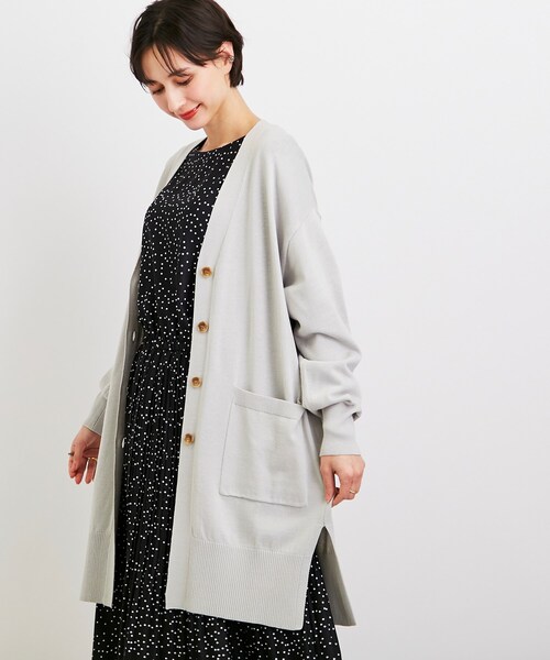 SHOO・LA・RUE（シューラルー）の「◆【気になるヒップ周りも安心な着丈】さらり綺麗なVネックカーディガン（カーディガン/ボレロ・レディース・ライトグリーン/ライトグレー/アイボリー/ブラック/ブルー・00）」の15枚目の写真