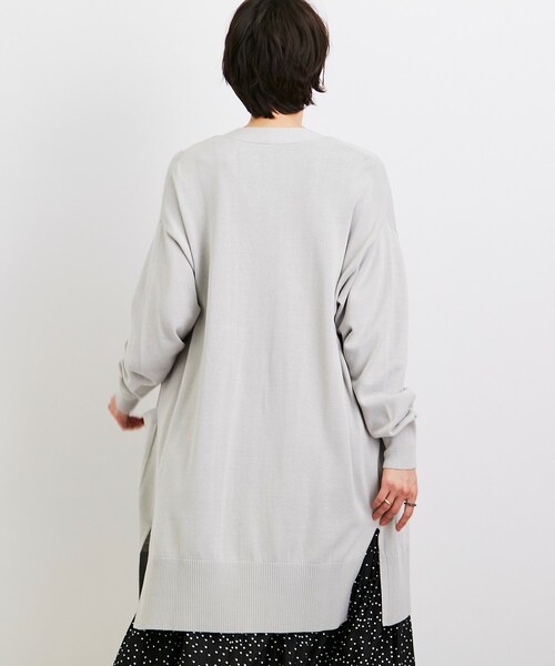 SHOO・LA・RUE（シューラルー）の「◆【気になるヒップ周りも安心な着丈】さらり綺麗なVネックカーディガン（カーディガン/ボレロ・レディース・ライトグリーン/ライトグレー/アイボリー/ブラック/ブルー・00）」の16枚目の写真