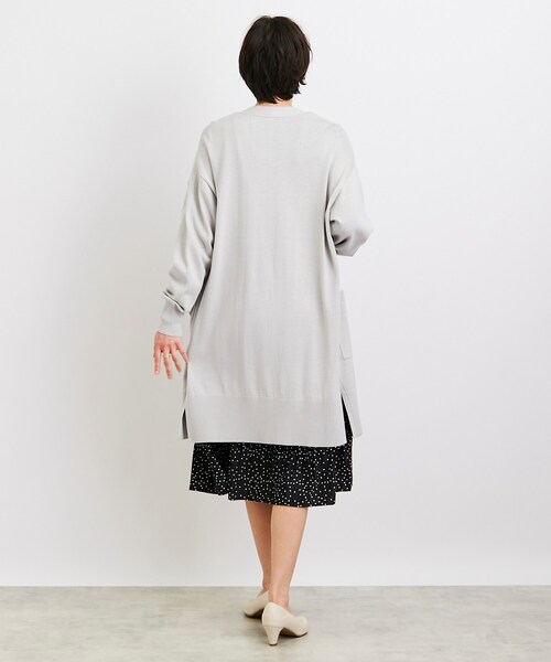 SHOO・LA・RUE（シューラルー）の「◆【気になるヒップ周りも安心な着丈】さらり綺麗なVネックカーディガン（カーディガン/ボレロ・レディース・ライトグリーン/ライトグレー/アイボリー/ブラック/ブルー・00）」の19枚目の写真