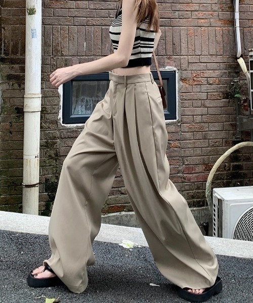 SEN TOKYO(セントーキョー)の「深めのタックが印象的。ハイウエストワイドストレートパンツ(スラックス・レディース・ブラック/ブラウン・S/M/L)」の6枚目の写真
