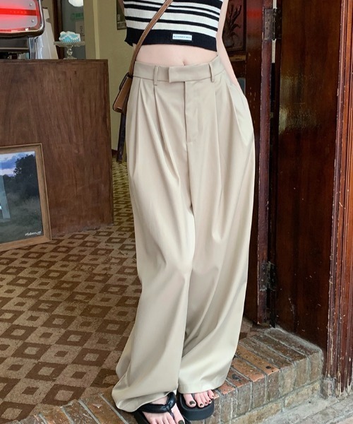SEN TOKYO(セントーキョー)の「深めのタックが印象的。ハイウエストワイドストレートパンツ(スラックス・レディース・ブラック/ブラウン・S/M/L)」の3枚目の写真