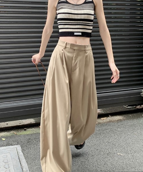 SEN TOKYO(セントーキョー)の「深めのタックが印象的。ハイウエストワイドストレートパンツ(スラックス・レディース・ブラック/ブラウン・S/M/L)」の11枚目の写真