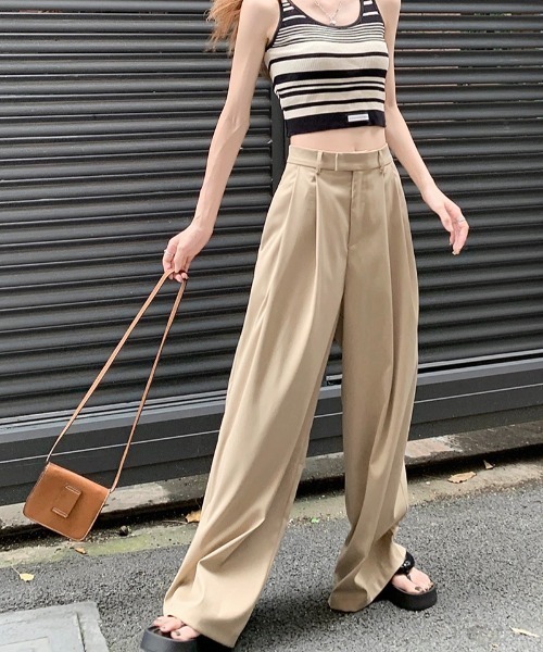 SEN TOKYO(セントーキョー)の「深めのタックが印象的。ハイウエストワイドストレートパンツ(スラックス・レディース・ブラック/ブラウン・S/M/L)」の7枚目の写真