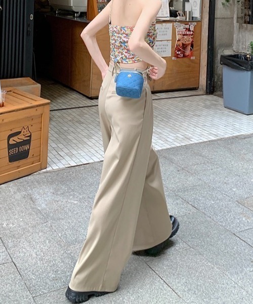 SEN TOKYO(セントーキョー)の「深めのタックが印象的。ハイウエストワイドストレートパンツ(スラックス・レディース・ブラック/ブラウン・S/M/L)」の4枚目の写真
