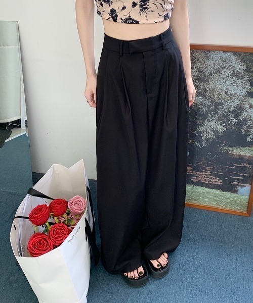 SEN TOKYO(セントーキョー)の「深めのタックが印象的。ハイウエストワイドストレートパンツ(スラックス・レディース・ブラック/ブラウン・S/M/L)」の10枚目の写真
