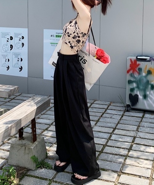 SEN TOKYO(セントーキョー)の「深めのタックが印象的。ハイウエストワイドストレートパンツ(スラックス・レディース・ブラック/ブラウン・S/M/L)」の8枚目の写真