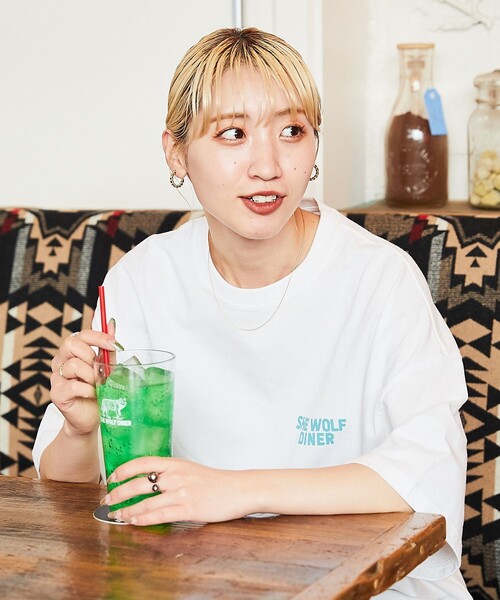 FREAK'S STORE(フリークスストア)の「【限定展開】SHE WOLF DINER×FREAK'S STORE/シーウルフダイナー 別注 ビッグシルエット バックプリントTシャツ/CAR(Tシャツ/カットソー・メンズ・ホワイト/ブラック/グレー・LARGE/MEDIUM/SMALL)」の8枚目の写真