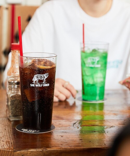 FREAK'S STORE(フリークスストア)の「【限定展開】SHE WOLF DINER×FREAK'S STORE/シーウルフダイナー 別注 ビッグシルエット バックプリントTシャツ/CAR(Tシャツ/カットソー・メンズ・ホワイト/ブラック/グレー・LARGE/MEDIUM/SMALL)」の6枚目の写真