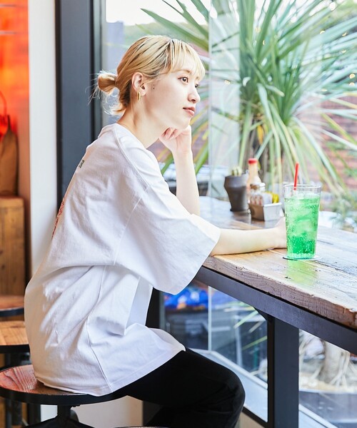 FREAK'S STORE(フリークスストア)の「【限定展開】SHE WOLF DINER×FREAK'S STORE/シーウルフダイナー 別注 ビッグシルエット バックプリントTシャツ/CAR(Tシャツ/カットソー・メンズ・ホワイト/ブラック/グレー・LARGE/MEDIUM/SMALL)」の16枚目の写真