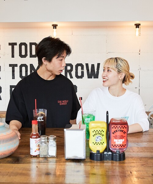 FREAK'S STORE(フリークスストア)の「【限定展開】SHE WOLF DINER×FREAK'S STORE/シーウルフダイナー 別注 ビッグシルエット バックプリントTシャツ/CAR(Tシャツ/カットソー・メンズ・ホワイト/ブラック/グレー・LARGE/MEDIUM/SMALL)」の9枚目の写真