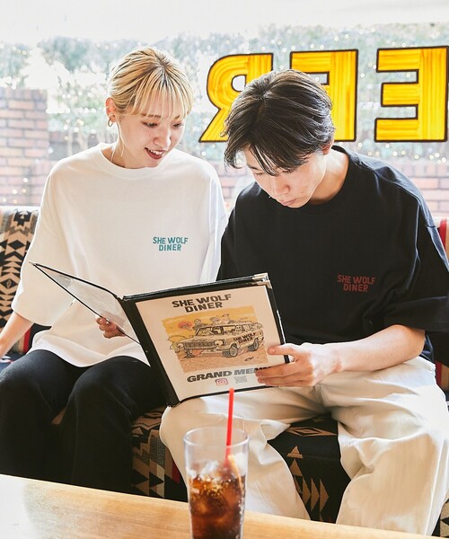 FREAK'S STORE(フリークスストア)の「【限定展開】SHE WOLF DINER×FREAK'S STORE/シーウルフダイナー 別注 ビッグシルエット バックプリントTシャツ/CAR(Tシャツ/カットソー・メンズ・ホワイト/ブラック/グレー・LARGE/MEDIUM/SMALL)」の13枚目の写真
