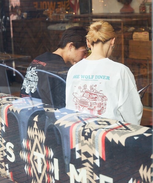 FREAK'S STORE(フリークスストア)の「【限定展開】SHE WOLF DINER×FREAK'S STORE/シーウルフダイナー 別注 ビッグシルエット バックプリントTシャツ/CAR(Tシャツ/カットソー・メンズ・ホワイト/ブラック/グレー・LARGE/MEDIUM/SMALL)」の17枚目の写真