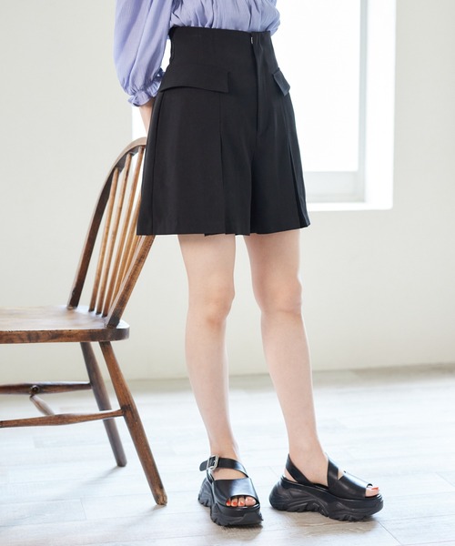 mysty woman(ミスティウーマン)の「ハイウエストフラップショーツ 704559(その他パンツ・レディース・ブラック/ブルー/ホワイト系その他・FREE)」の3枚目の写真