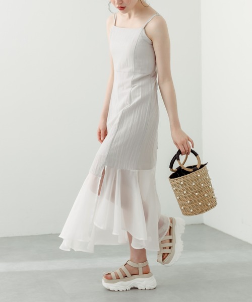 OLIVE des OLIVE(オリーブデオリーブ)の「【WEB限定】裾シフォンレースアップキャミワンピース(ワンピース・レディース・グレイッシュベージュ/ブラック・FREE)」の2枚目の写真