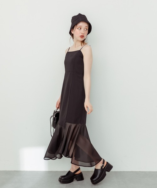 OLIVE des OLIVE(オリーブデオリーブ)の「【WEB限定】裾シフォンレースアップキャミワンピース(ワンピース・レディース・グレイッシュベージュ/ブラック・FREE)」の4枚目の写真