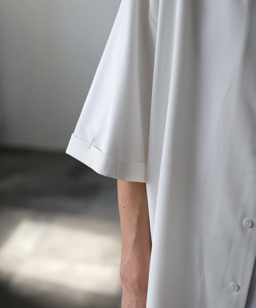 CREARE -LINO-（クレアーレリノ）の「オーバーサイズ 比翼開き オープンカラー ルーズ シャツ<ユニセックス>（シャツ/ブラウス・メンズ・ホワイト/グレイッシュベージュ/ブラック・M/L）」の6枚目の写真