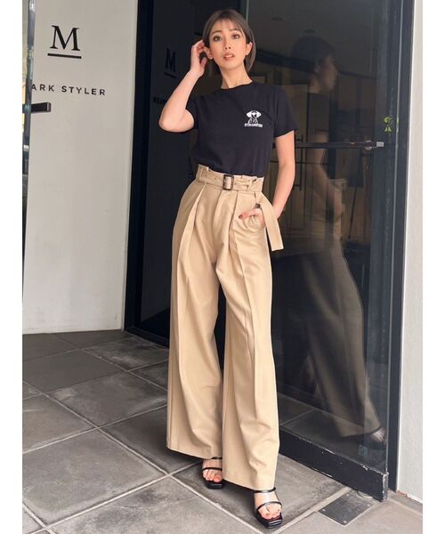 GYDA(ジェイダ)の「タックワイドパンツ(チノパンツ・レディース・ベージュ/ブラック・FREE)」の3枚目の写真