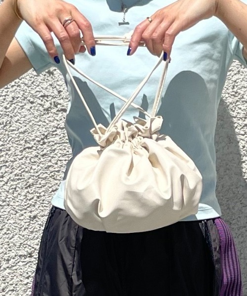 HIKA（ヒカ）の「【HIKA】PUレザー 巾着ショルダーBAG（ショルダーバッグ・レディース・ホワイト/ブラック/ベージュ/ピンク・FREE）」の7枚目の写真