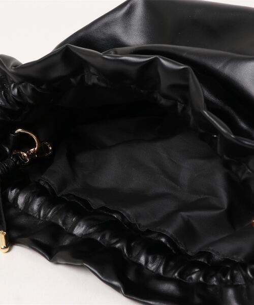 HIKA（ヒカ）の「【HIKA】PUレザー 巾着ショルダーBAG（ショルダーバッグ・レディース・ホワイト/ブラック/ベージュ/ピンク・FREE）」の12枚目の写真