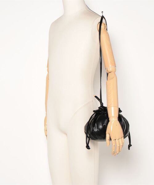 HIKA（ヒカ）の「【HIKA】PUレザー 巾着ショルダーBAG（ショルダーバッグ・レディース・ホワイト/ブラック/ベージュ/ピンク・FREE）」の13枚目の写真