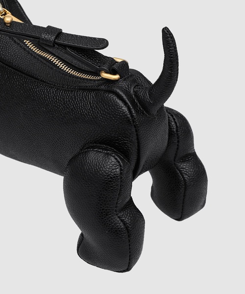 THOM BROWNE（トムブラウン）の「HECTOR BAGUETTE SHOULDER BAG IN PEBBLE GRAIN LEATHER（ショルダーバッグ・レディース・ブラック・ONE SIZE）」の4枚目の写真