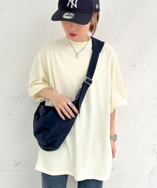 apres jour mignon(アプレジュールミニョン)の「ピグメント加工BIGスリットTシャツ【ZOZOTOWN限定アイテム】(Tシャツ/カットソー・レディース・グリーン/ネイビー/アイボリー/グレイッシュベージュ/ブラック系その他・フリー/X-LARGE)」の2枚目の写真