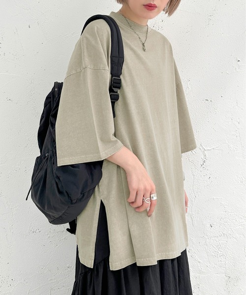 apres jour mignon(アプレジュールミニョン)の「ピグメント加工BIGスリットTシャツ【ZOZOTOWN限定アイテム】(Tシャツ/カットソー・レディース・グリーン/ネイビー/アイボリー/グレイッシュベージュ/ブラック系その他・フリー/X-LARGE)」の1枚目の写真