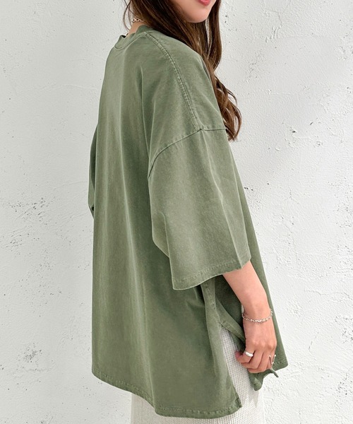 apres jour mignon(アプレジュールミニョン)の「ピグメント加工BIGスリットTシャツ【ZOZOTOWN限定アイテム】(Tシャツ/カットソー・レディース・グリーン/ネイビー/アイボリー/グレイッシュベージュ/ブラック系その他・フリー/X-LARGE)」の4枚目の写真