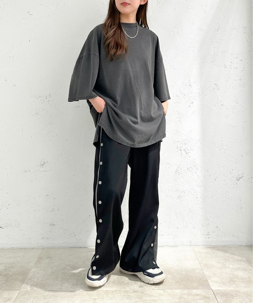 apres jour mignon(アプレジュールミニョン)の「ピグメント加工BIGスリットTシャツ【ZOZOTOWN限定アイテム】(Tシャツ/カットソー・レディース・グリーン/ネイビー/アイボリー/グレイッシュベージュ/ブラック系その他・フリー/X-LARGE)」の16枚目の写真