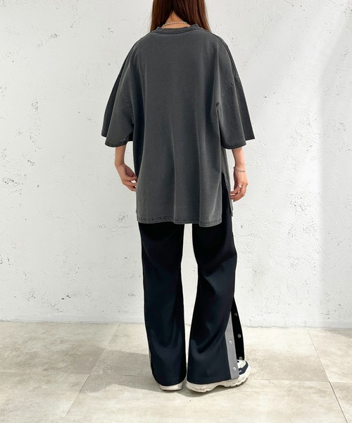 apres jour mignon(アプレジュールミニョン)の「ピグメント加工BIGスリットTシャツ【ZOZOTOWN限定アイテム】(Tシャツ/カットソー・レディース・グリーン/ネイビー/アイボリー/グレイッシュベージュ/ブラック系その他・フリー/X-LARGE)」の18枚目の写真