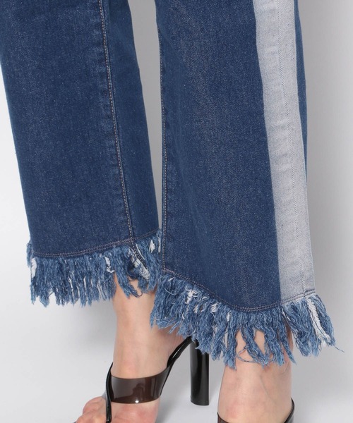 FOREVER 21（フォーエバー トゥエンティーワン）の「フリンジストレートラインデニムパンツ（デニムパンツ・レディース・ブルー・SMALL/MEDIUM/LARGE）」の3枚目の写真