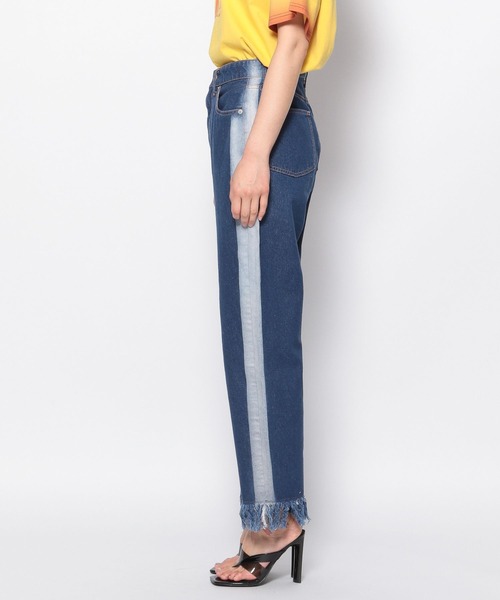 FOREVER 21（フォーエバー トゥエンティーワン）の「フリンジストレートラインデニムパンツ（デニムパンツ・レディース・ブルー・SMALL/MEDIUM/LARGE）」の4枚目の写真