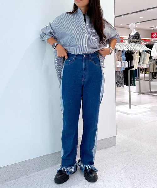 FOREVER 21（フォーエバー トゥエンティーワン）の「フリンジストレートラインデニムパンツ（デニムパンツ・レディース・ブルー・SMALL/MEDIUM/LARGE）」の18枚目の写真