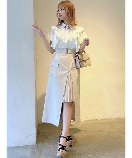 dazzlin(ダズリン)の「カットアウトフリルシャツトップス(シャツ/ブラウス・レディース・その他1/オフホワイト/ベージュ・FREE)」の11枚目の写真