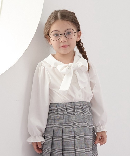 Lycee mine(リセマイン)の「ビッグリボンタイキャンディスリーブブラウス(シャツ/ブラウス・キッズ・サックスブルー/ベージュ/オフホワイト/ブラック・150cm/120cm/100cm/130cm/140cm/110cm)」の2枚目の写真