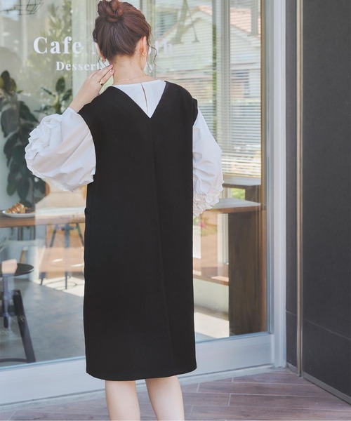 titivate(ティティベイト)の「Vネックミニ丈ジャンパースカート(ジャンパースカート・レディース・ベージュ/ネイビー/ブラック・S/M)」の8枚目の写真