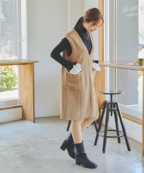 titivate(ティティベイト)の「Vネックミニ丈ジャンパースカート(ジャンパースカート・レディース・ベージュ/ネイビー/ブラック・S/M)」の10枚目の写真