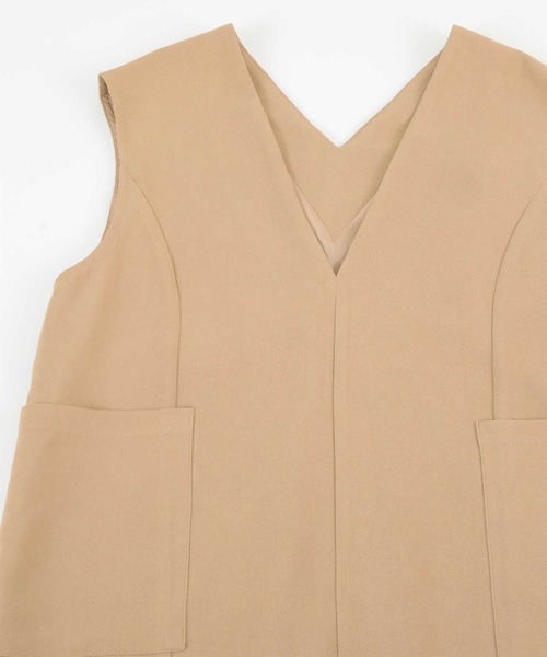 titivate(ティティベイト)の「Vネックミニ丈ジャンパースカート(ジャンパースカート・レディース・ベージュ/ネイビー/ブラック・S/M)」の19枚目の写真