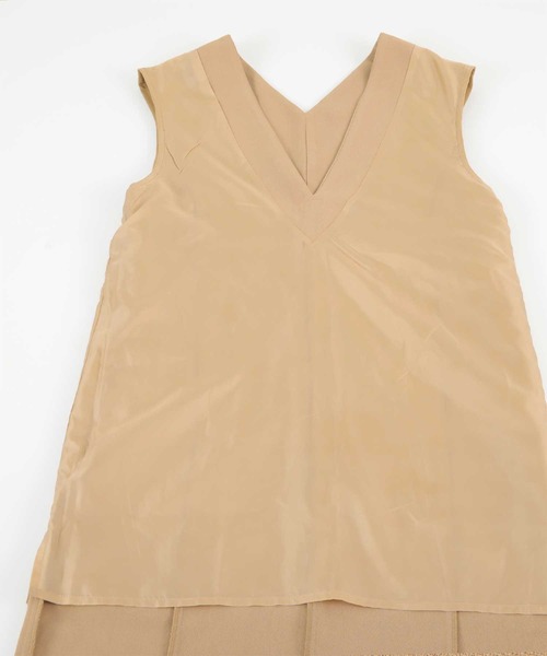 titivate(ティティベイト)の「Vネックミニ丈ジャンパースカート(ジャンパースカート・レディース・ベージュ/ネイビー/ブラック・S/M)」の22枚目の写真