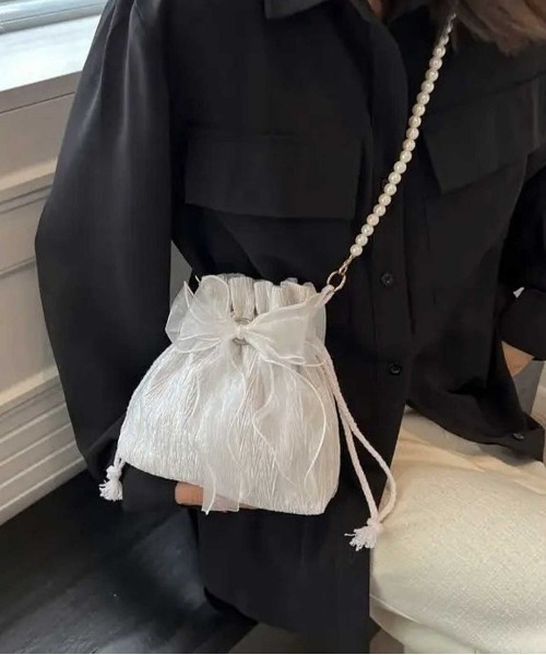 Port(ポート)の「パール巾着ショルダーバッグ / 巾着型バッグ / パールバッグ(ショルダーバッグ・レディース・ピンク/ベージュ/グレー/ブラック・FREE)」の3枚目の写真